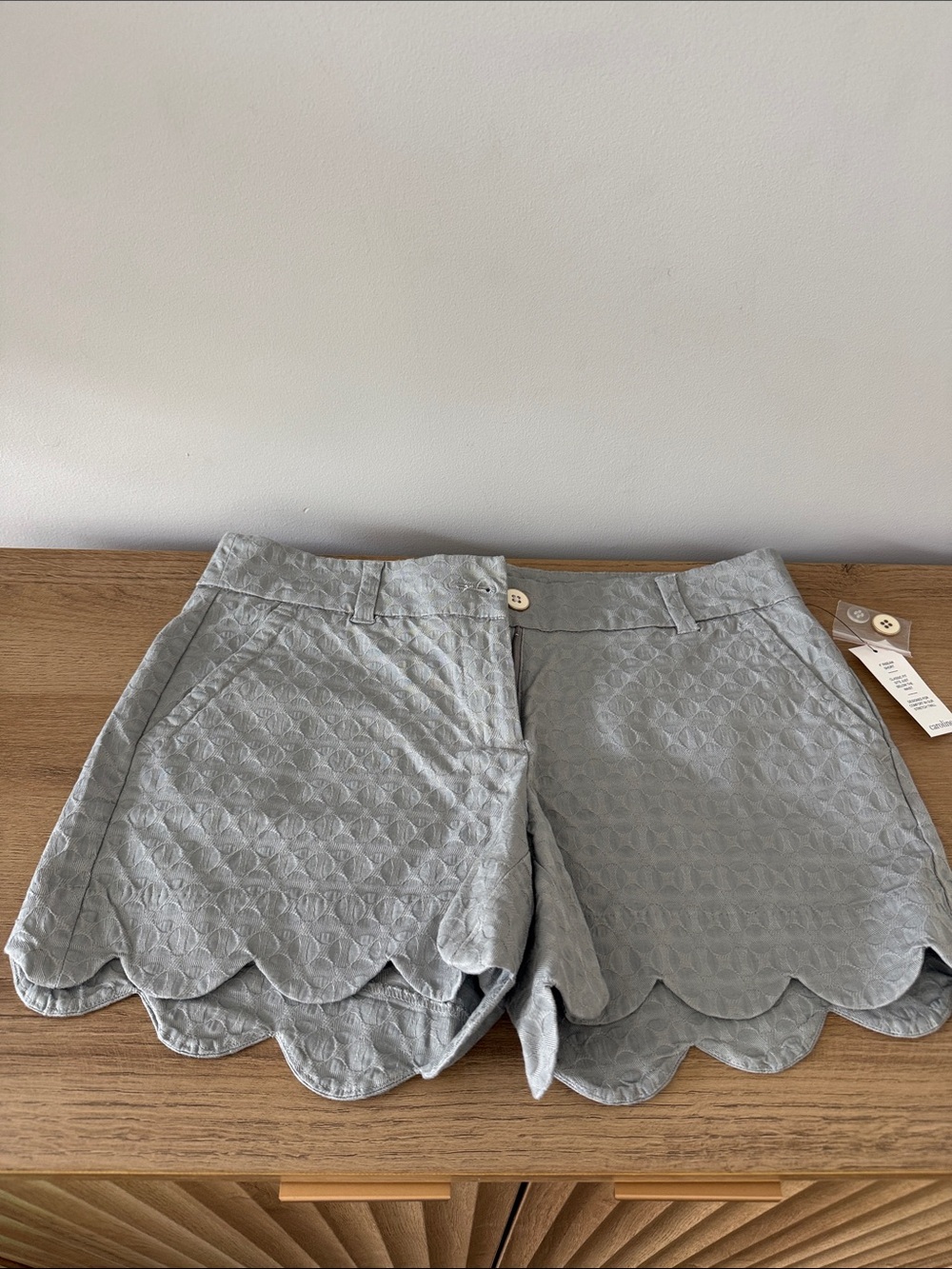 Crown and Ivy Shelby Scalloped Hem Embroidered Women’s Shorts - Light Gray